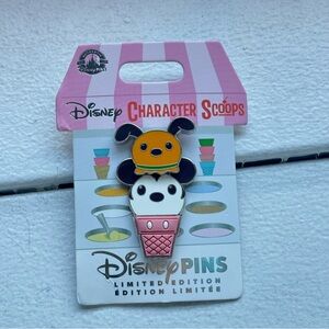 💛Disney Character Scoops Pin